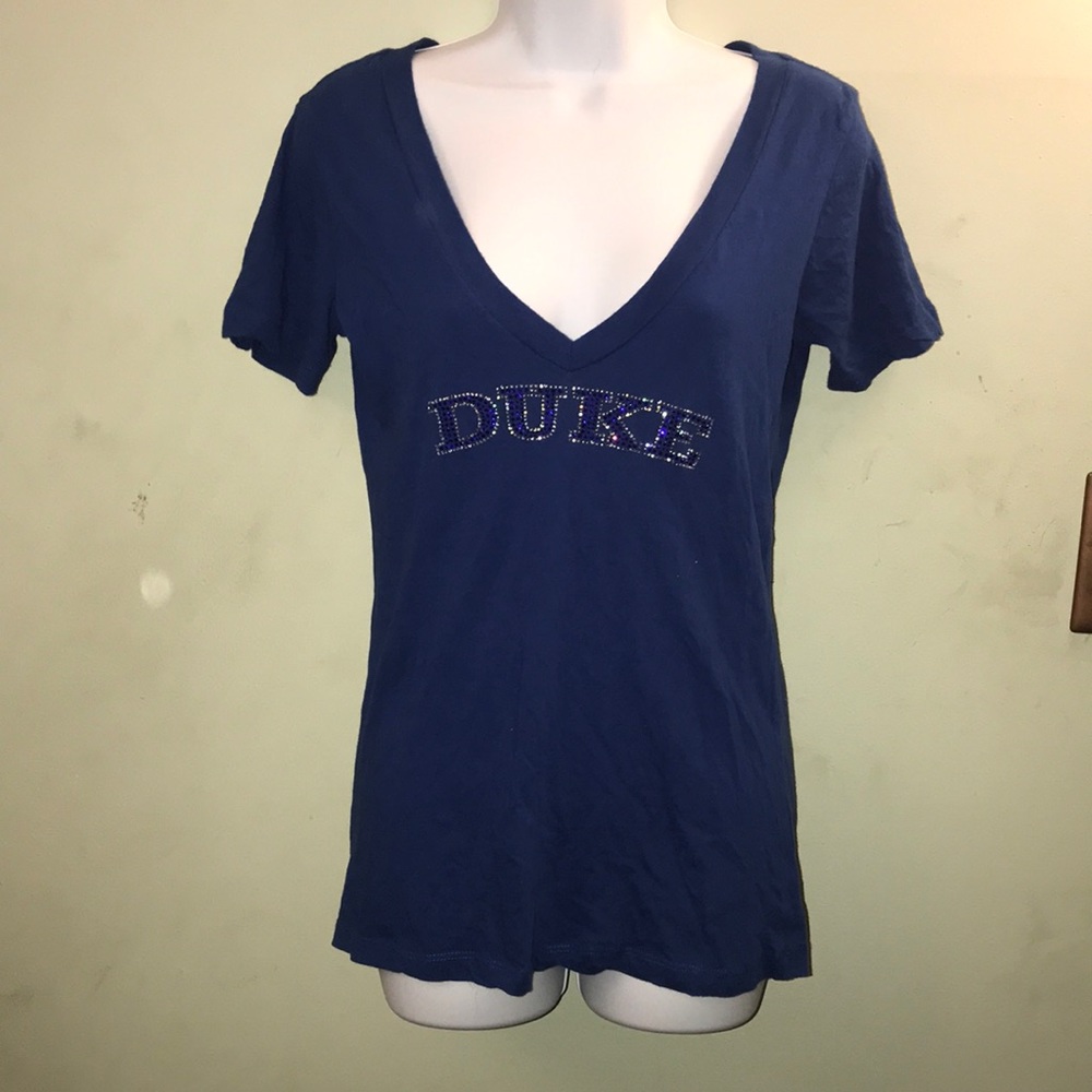 Duke v neck